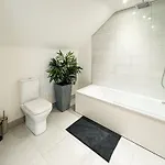 St Johns Mews Lt By Furnished - Free Parking - Long Term Business - Relocating Families