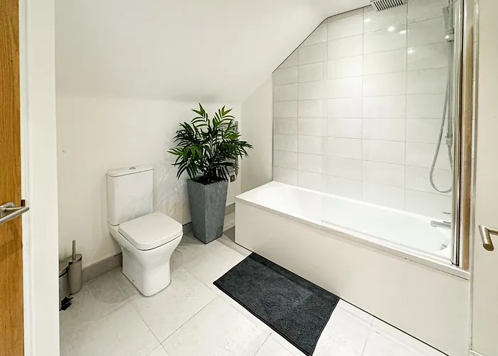 St Johns Mews Lt By Furnished - Free Parking - Long Term Business - Relocating Families