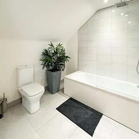 St Johns Mews Lt By Furnished - Free Parking - Long Term Business - Relocating Families